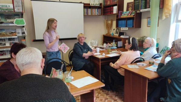 02 марта 2023 года в Щелкинской городской библиотеке состоялся мастер-класс &laquo;Работа с акварелью&raquo; для &laquo;серебряных&raquo; волонтеров Центра социального обслуживания и читателей библиотеки