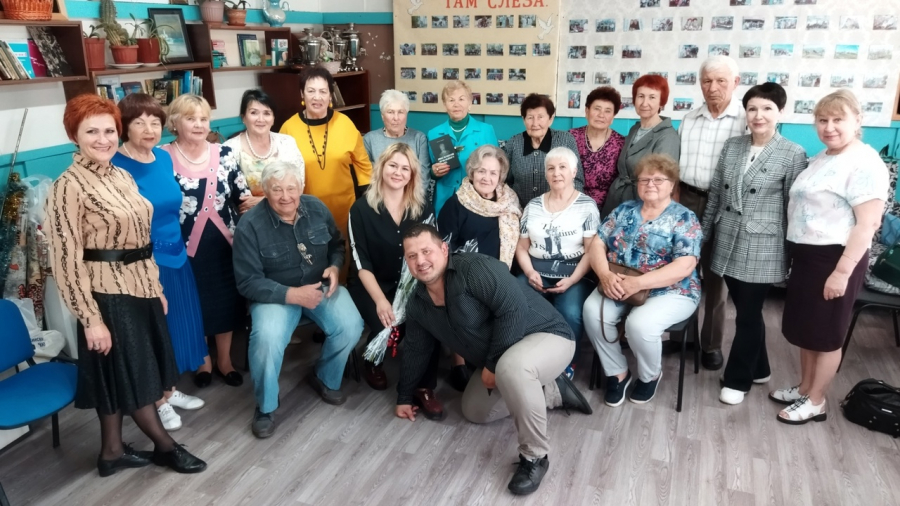 Презентация третьего сборника стихов и песен Ленинского поэта и барда Михаила Примака прошла в ГБУ РК &laquo;Центр социального обслуживания граждан пожилого возраста и инвалидов Ленинского района&raquo; 23 мая 2023 года