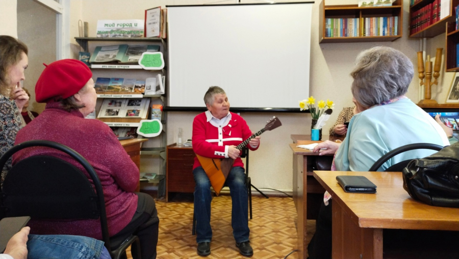 21 марта 2023 года в читальном зале Щелкинской городской библиотеки прошел поэтический вернисаж "О, если б знали вы, как пишутся стихи", посвященный Всемирному Дню поэзии