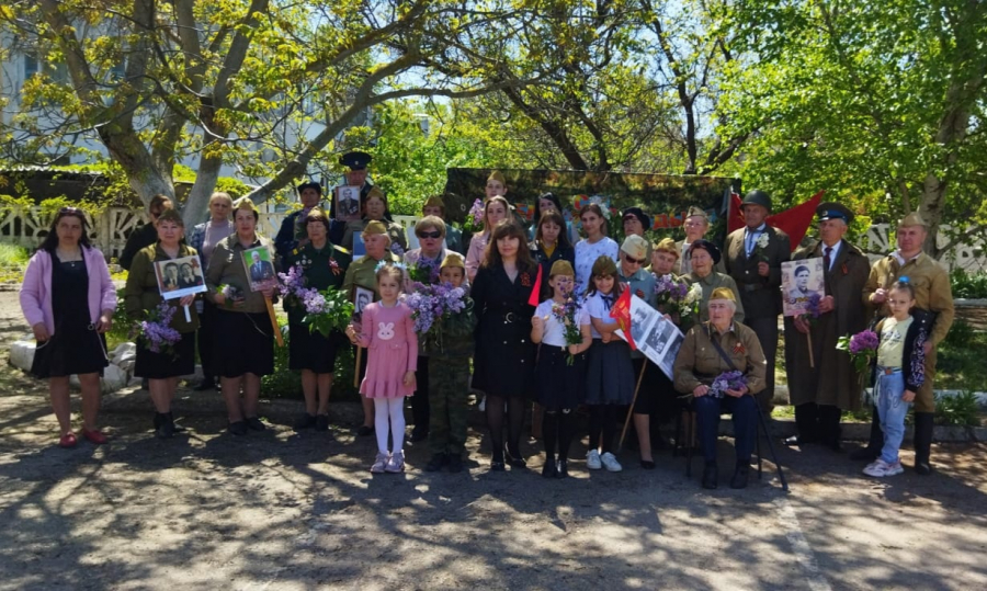 "Серебряные" волонтеры и Центр социального обслуживания Ленинского района поздравляют с Днем Великой Победы