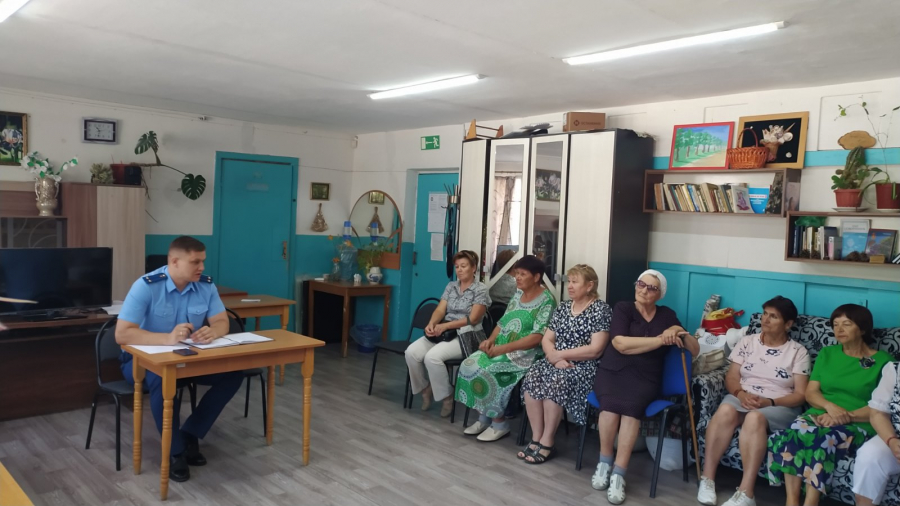 Встреча заместителя прокурора Ленинского района Артура Попова с подопечными центра